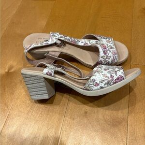 Jose Saenz Spain floral leather sandals white sz 40 or 9